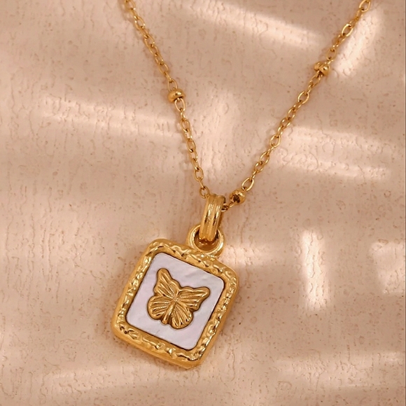 NEW Gold Natural Shell Square Butterfly Pendant On Satellite Chain Necklace - Picture 1 of 7